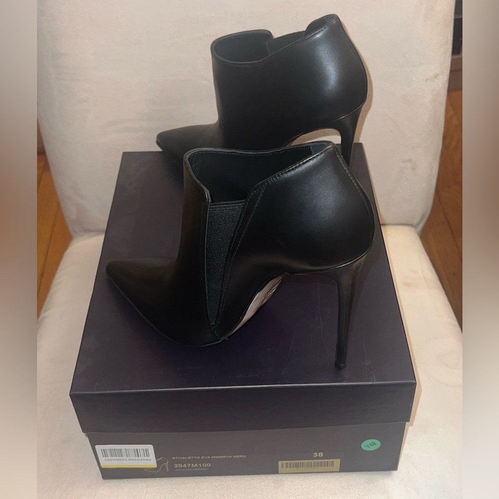 NIB Le Silla Black Leather Booties 38 EU - Picture 6 of 9